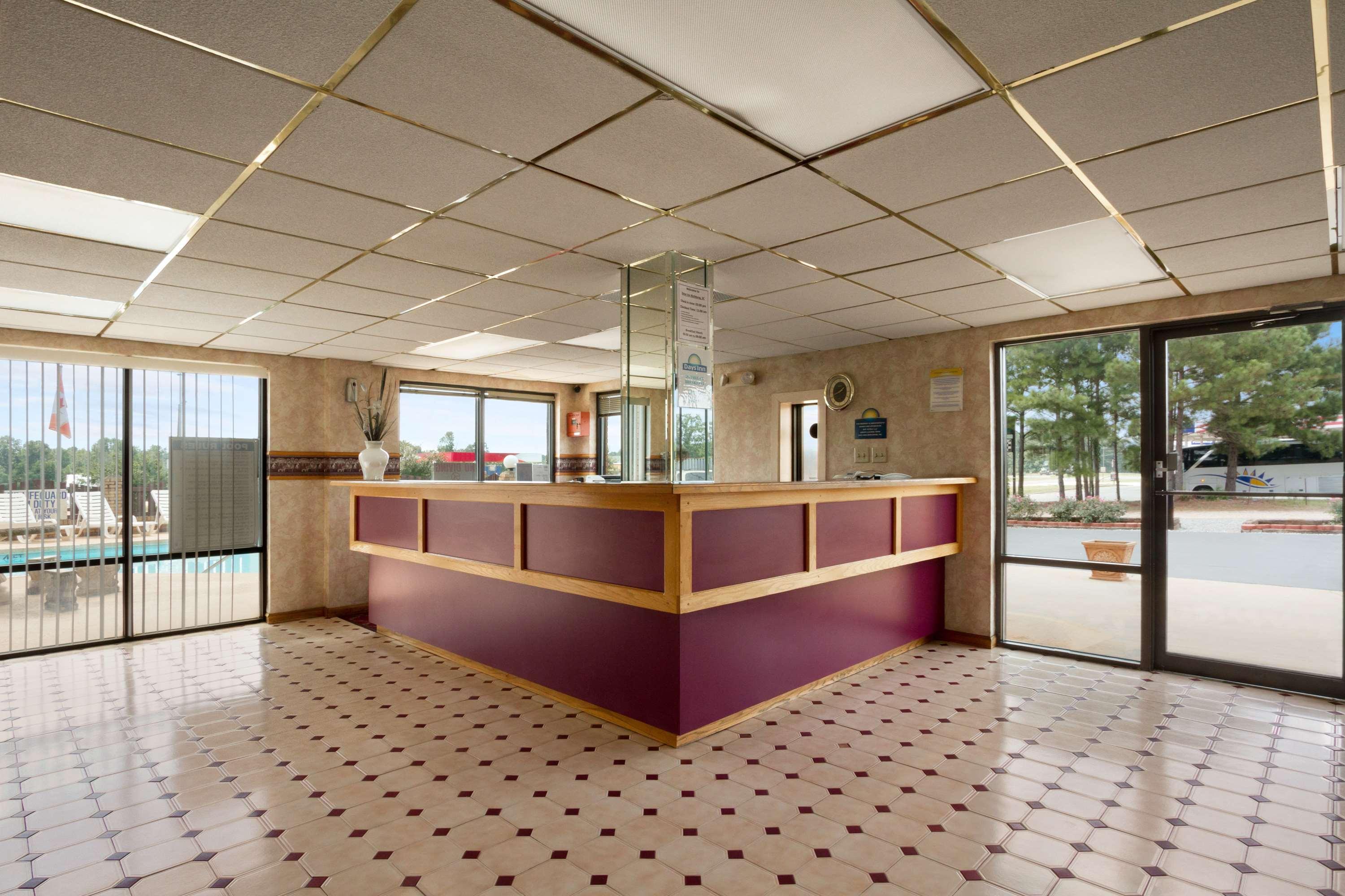 Days Inn By Wyndham Richburg Екстериор снимка